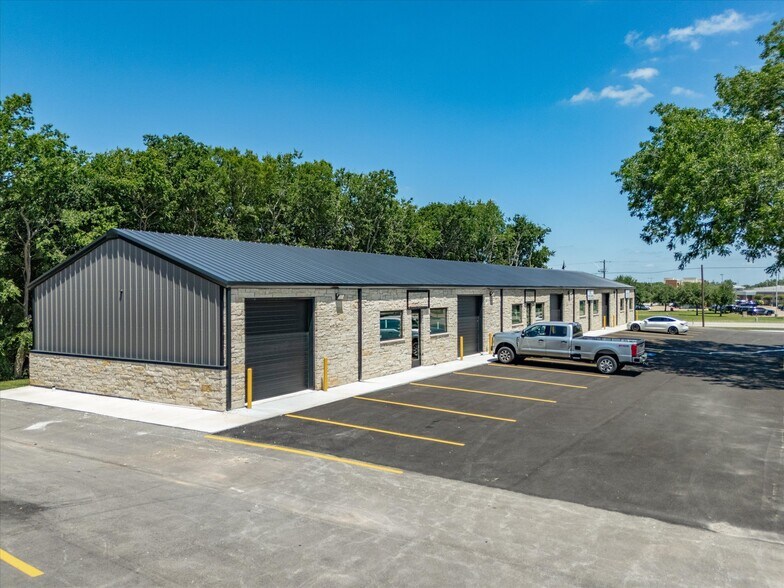 More Photos Of 200-225 West Side Dr, Decatur Light Distribution For Lease