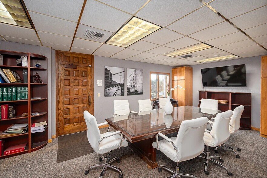 More Photos Of 100 E Broadway Ave, Moses Lake Office For Lease