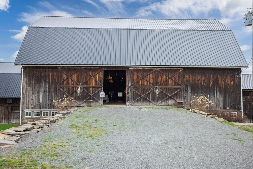 More Photos Of 211 Hanks Rd, Troy Hospitality For Sale