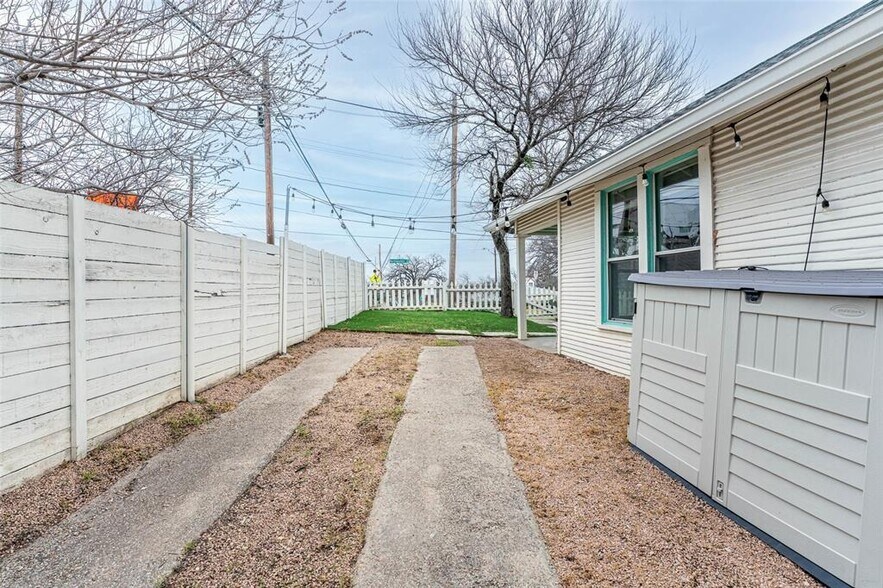More Photos Of 1148 Northwestern Ave, Austin Specialty For Sale