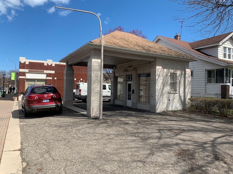 More Photos Of 15200-15216 Charlevoix St, Grosse Pointe Park Storefront Retail Office For Sale