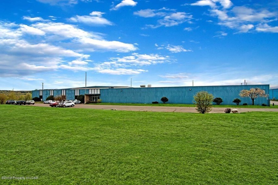 More Photos Of 220 Oak Hill Rd, Mountain Top Distribution For Sale