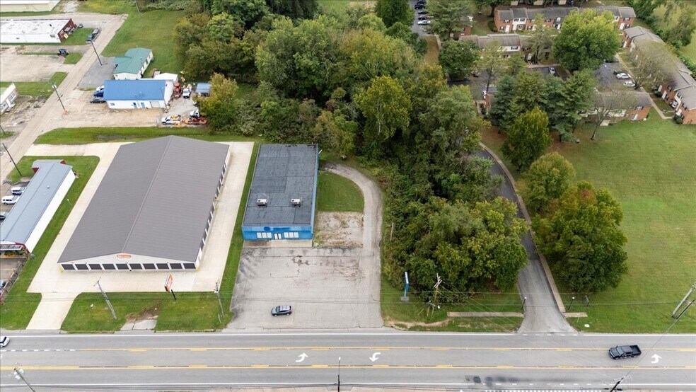 More Photos Of 516 Washington St, Ravenswood Freestanding For Lease