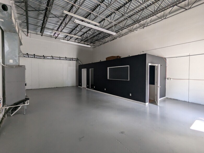 More Photos Of 845 Pop Tilton Pl, Jensen Beach Warehouse For Lease