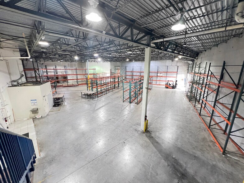 More Photos Of 10300-10380 NW 53rd St, Sunrise Distribution For Lease