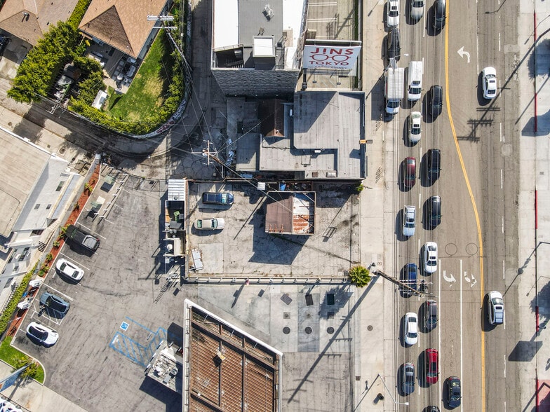 More Photos Of 2422 Lincoln Blvd, Venice Freestanding For Sale