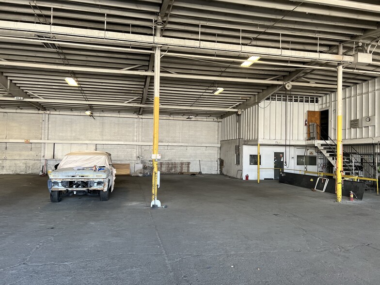 More Photos Of 2021 E 25th St, Los Angeles Manufacturing For Sale