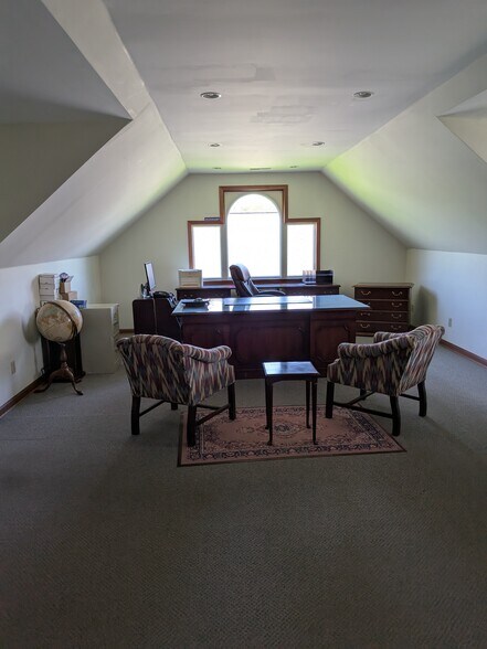 More Photos Of 380 Browns Ln, Coshocton Office For Lease