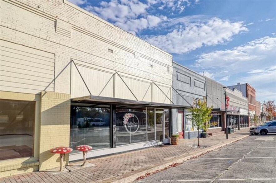 More Photos Of 111-117 S Main St, Eufaula Office For Sale