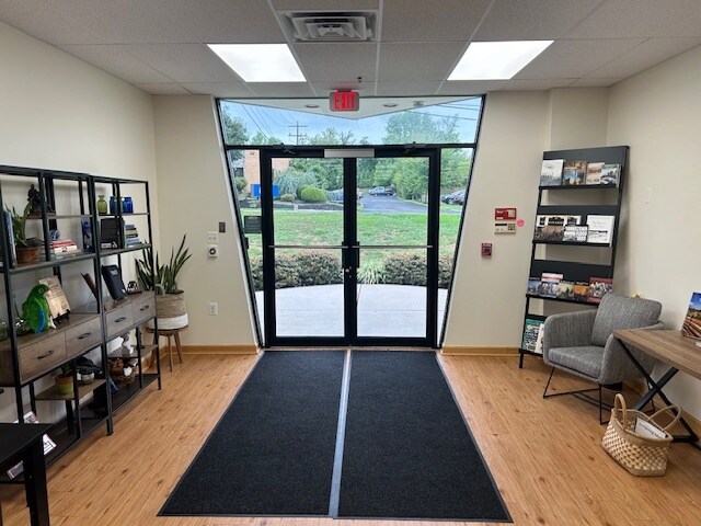 More Photos Of 470 Maryland Dr, Fort Washington Light Distribution For Lease