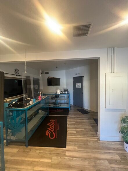 More Photos Of 1395 S Sheridan Blvd, Lakewood Freestanding For Lease