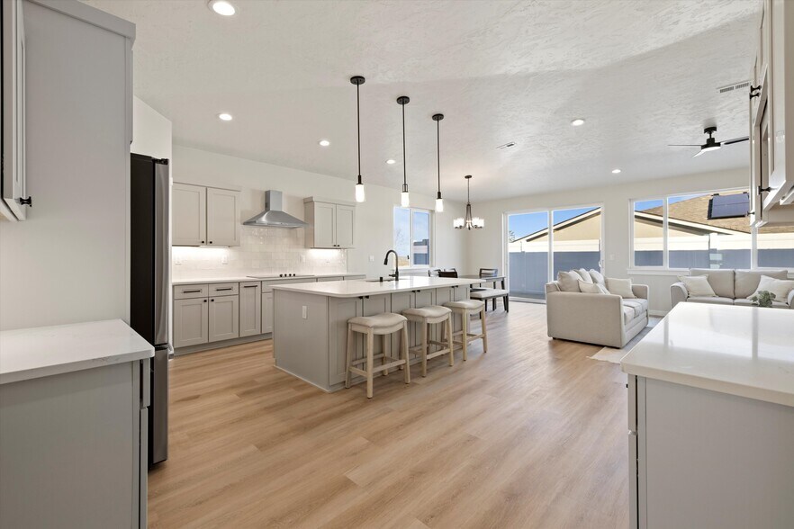 More Photos Of 1101-1109 Fairhaven Loop, Richland Apartments For Sale