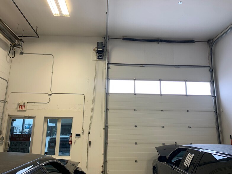 More Photos Of 974 Boulder Blvd, Stony Plain Warehouse For Lease