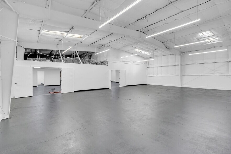 More Photos Of 1253 S Pleasantburg Dr, Greenville Storefront For Sale