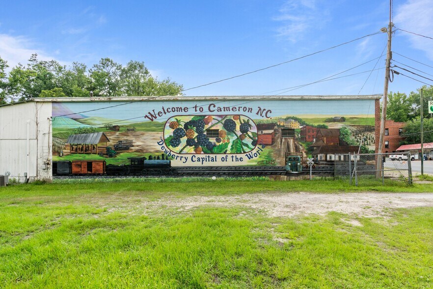 More Photos Of 403 Carthage St, Cameron General Retail For Sale