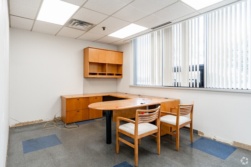 More Photos Of 10800 Ford Rd, Dearborn Warehouse For Lease