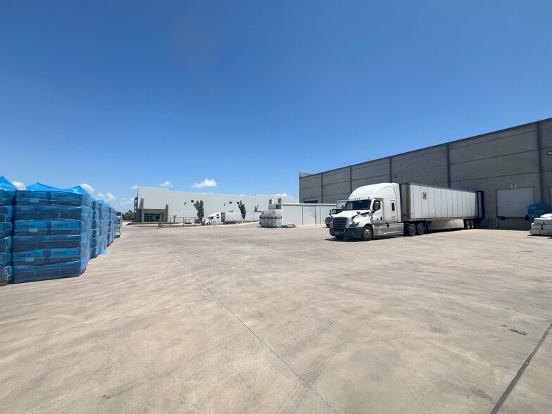 More Photos Of 4700 SW 25th Cir, Oklahoma City Warehouse For Lease