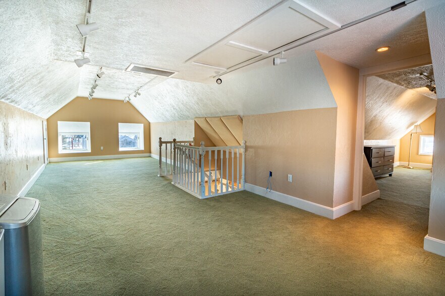 More Photos Of 323 S Main St, Zelienople Office Residential For Lease