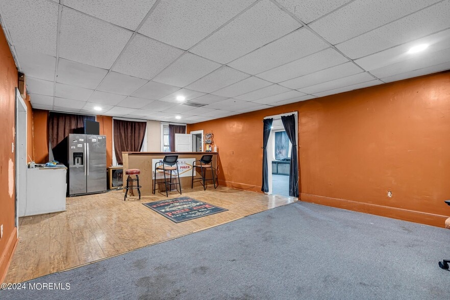 More Photos Of 119 William St, Belleville Showroom For Sale