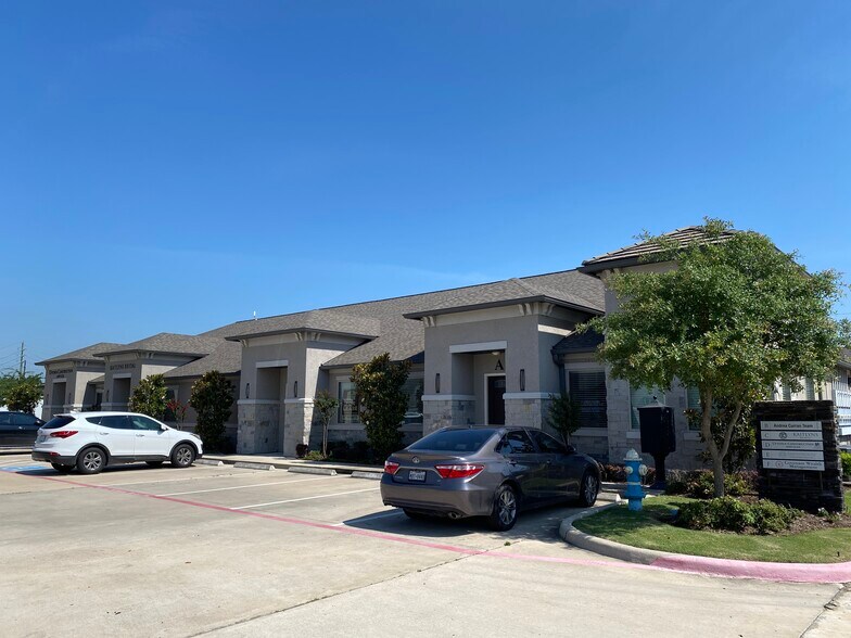More Photos Of 12250 Queenston Blvd, Houston Office For Lease