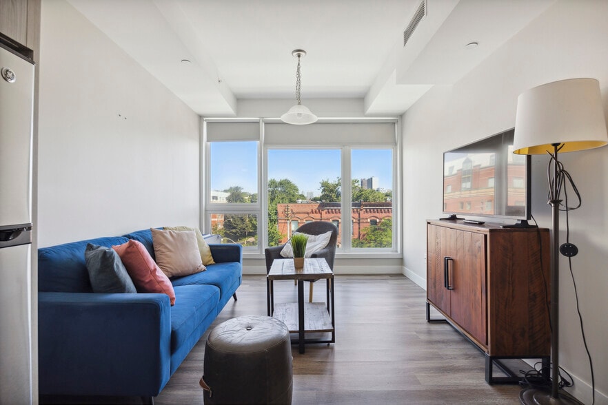 More Photos Of 335 College St, Toronto Apartments For Sale