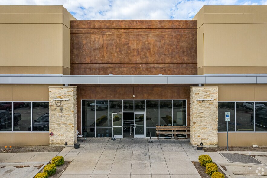 More Photos Of 6701 N Belt Line Rd, Irving Warehouse For Lease