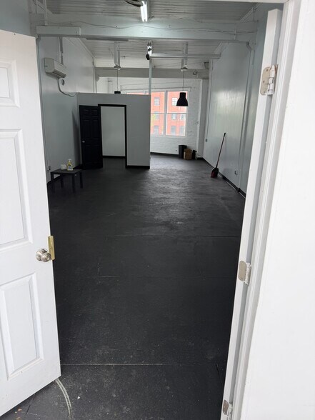 More Photos Of 60 Dickerson St, Newark Light Manufacturing For Lease