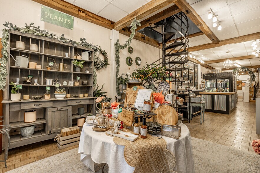 More Photos Of 176 S Main St, Zionsville Storefront Retail Office For Sale