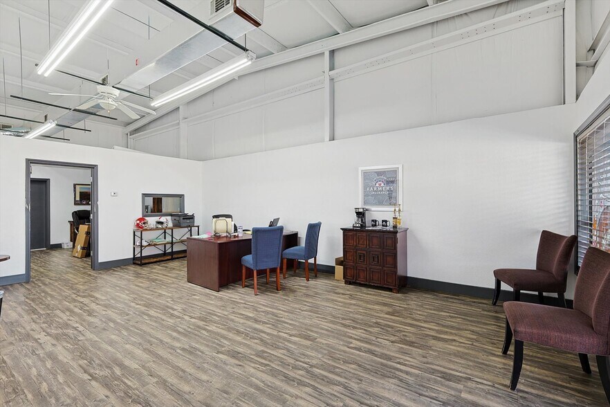 More Photos Of 317 W FM 120, Pottsboro General Retail For Sale