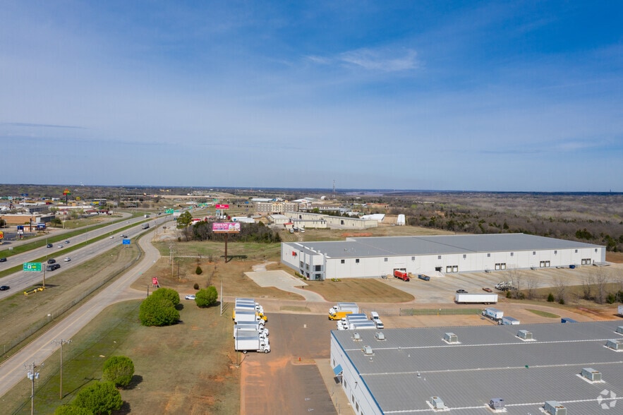 More Photos Of 11400 N I-35 Service Rd, Oklahoma City Warehouse For Lease