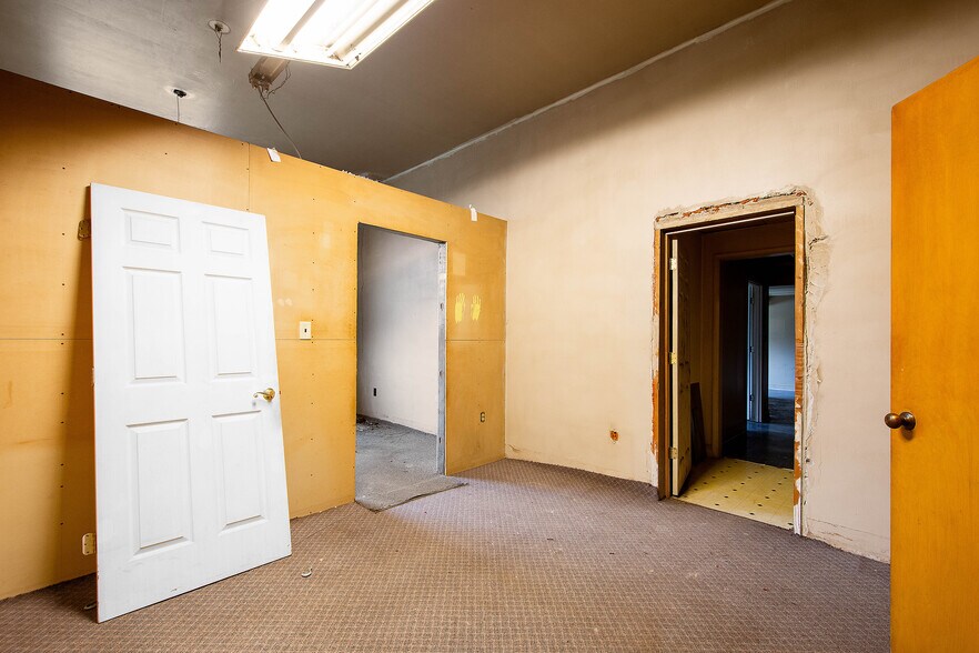 More Photos Of 838 Joffre Cherry Valley Rd, Burgettstown Self Storage For Sale