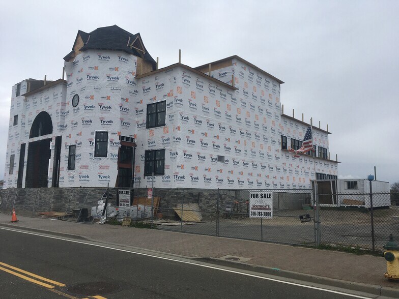 More Photos Of 377 Woodcleft Ave, Freeport Storefront Retail Residential For Sale