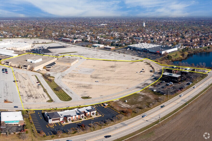 More Photos Of 2 Orland Square Dr, Orland Park General Retail For Sale