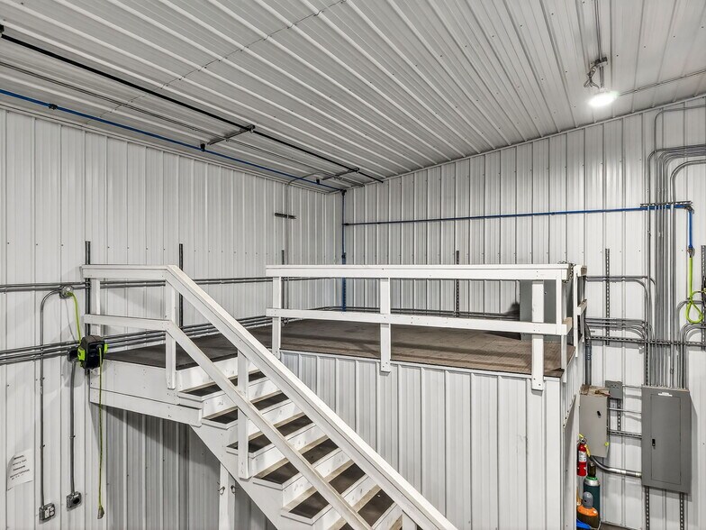 More Photos Of 1834 Outer Hwy 61 hwy, Moscow Mills Flex For Sale