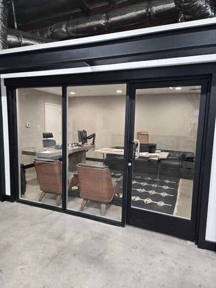 More Photos Of 210 W Palm Ave, Burbank Manufacturing For Lease