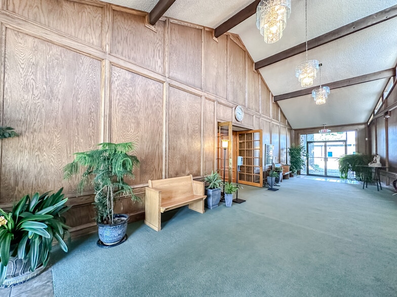 More Photos Of 2833 W Main St, Jenks Religious Facility For Sale