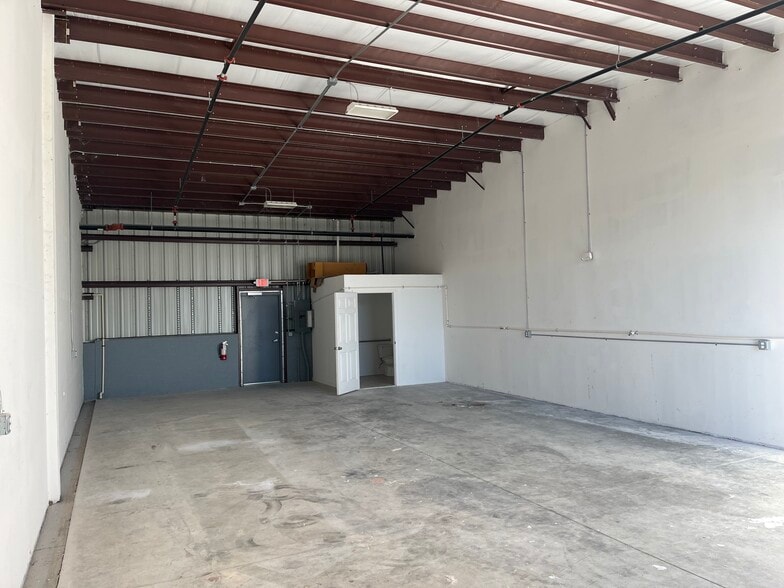 More Photos Of 10161 Mallory Pky, Saint James City Industrial For Lease
