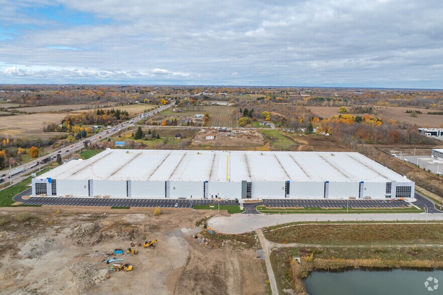 More Photos Of 22 Medicorum Pl, Hamilton Distribution For Lease