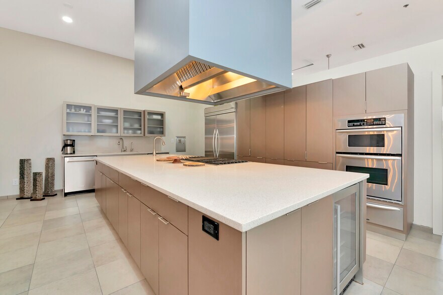 More Photos Of 1345 2nd St, Sarasota Office Residential For Sale