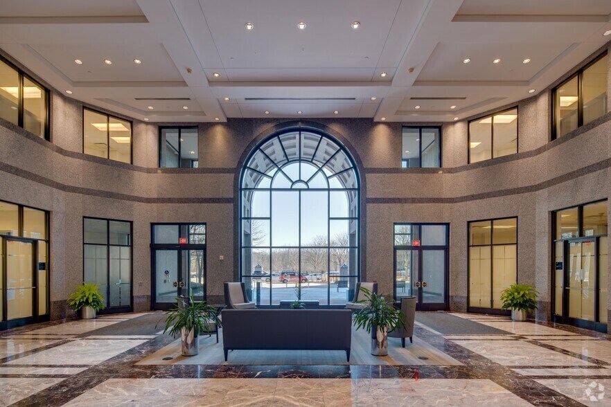 More Photos Of 2100 E Lake Cook Rd, Buffalo Grove Office For Sale