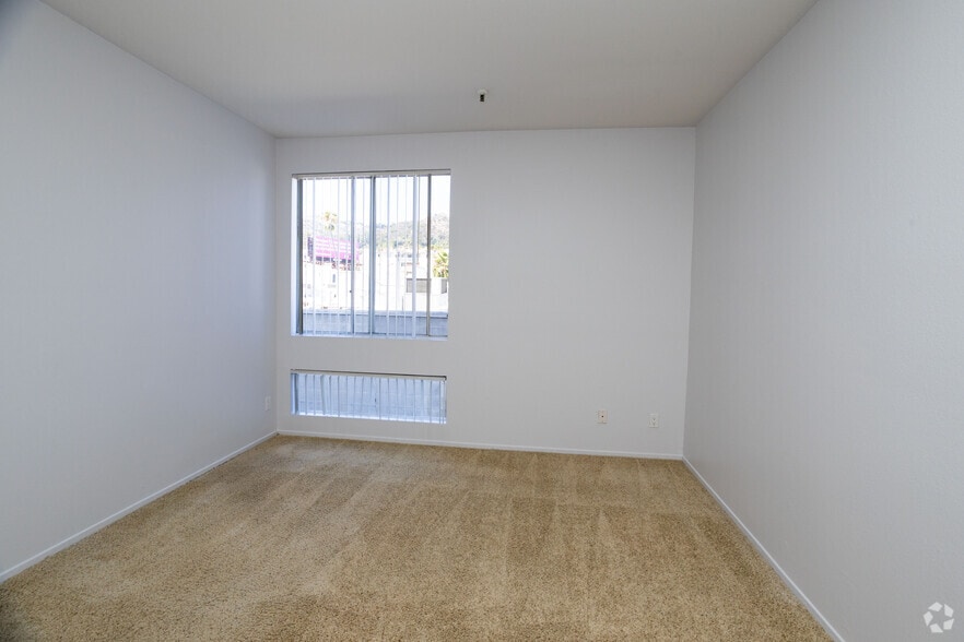 More Photos Of 1443 N Fuller Ave, Los Angeles Apartments For Sale