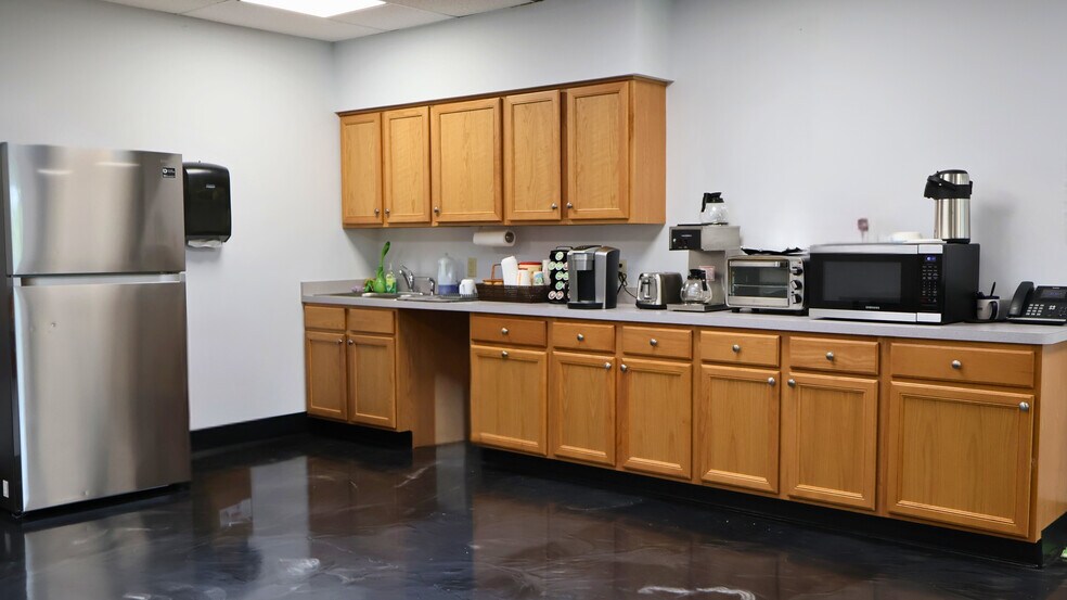 More Photos Of 6405 Flank Dr, Harrisburg Office For Sale