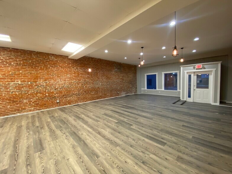 More Photos Of 2514 College Ave, Alton Specialty For Lease