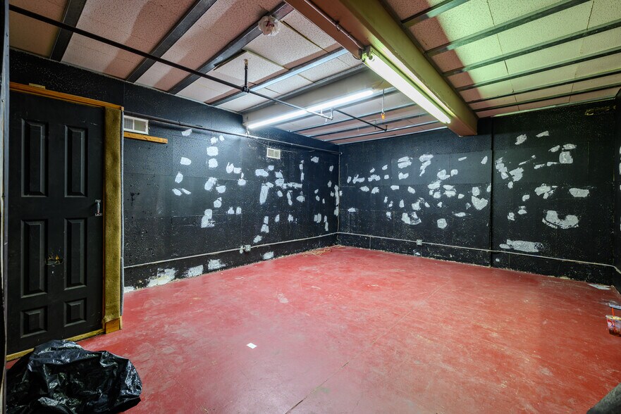More Photos Of 86-90 Forrest St, Jersey City Warehouse For Lease