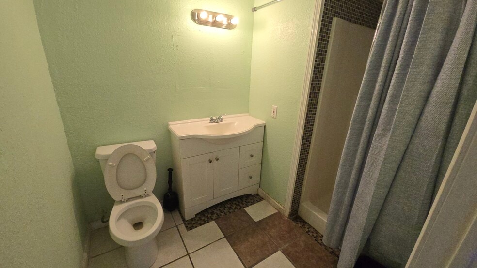 More Photos Of 3315 Fm 523 Rd, Oyster Creek Shelter For Sale