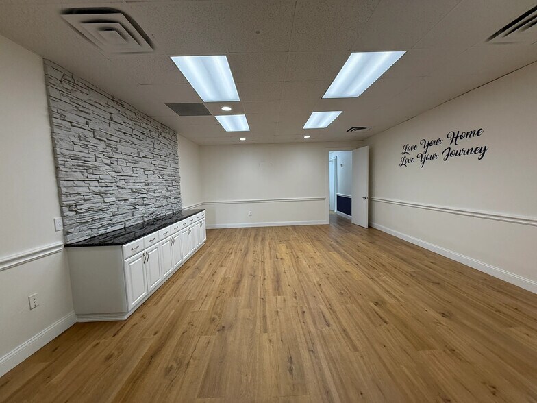 More Photos Of 4501 Merlot Ave, Grapevine Loft Creative Space For Lease
