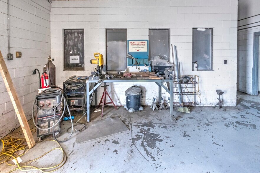 More Photos Of 1909 N Highway 81, Duncan Auto Dealership For Sale