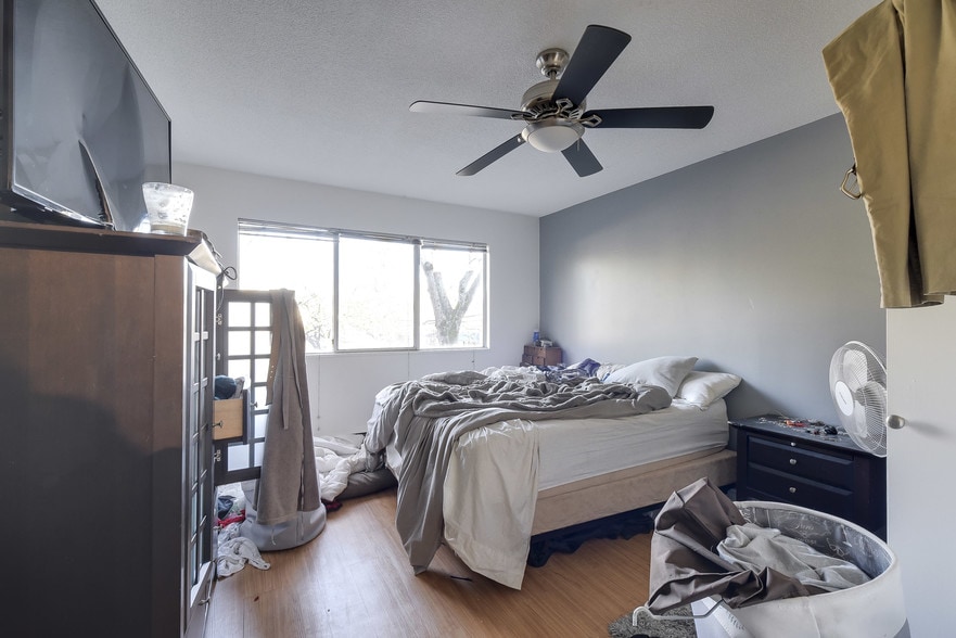 More Photos Of 9103 Glover Rd, Langley Storefront Retail Residential For Lease