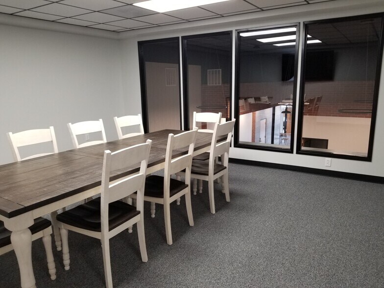 More Photos Of 550 S Main St, Lebanon Office For Sale