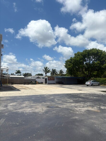 More Photos Of 250 NE 44th St, Oakland Park Auto Repair For Sale